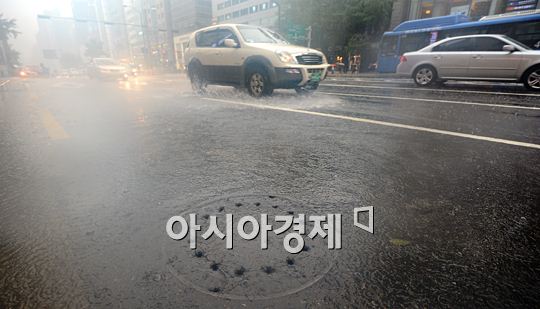 [태풍 산바]제주공항 통행 재개…여객선은 여전히 통제 