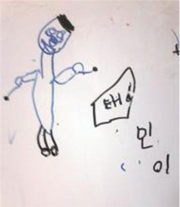 5살 아이가 그린 태민, "샤이니 팬이 보면…"