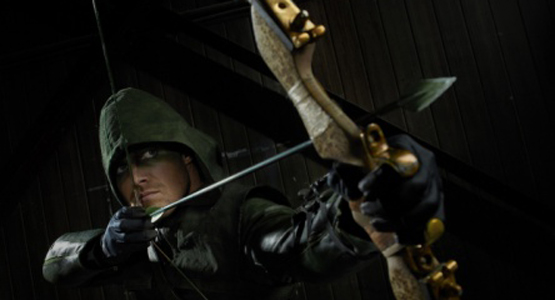 DC 코믹스의 <그린 애로우>가 원작인 다크 액션물 <애로우>.