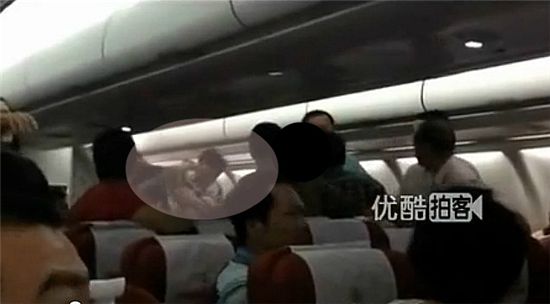 중국 비행기 난투극 "의자 뒤로 젖히다 시비붙어"
