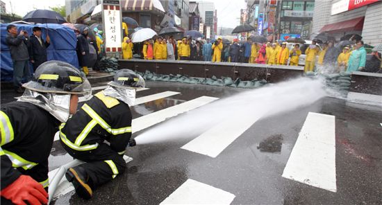 동작구 보도험프(고원식 횡단보도) 침수예방 큰 효과 