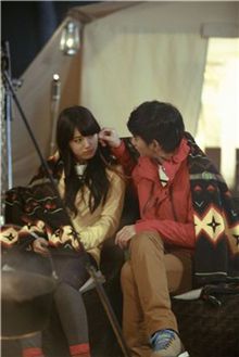 "김수현과 수지가 덮은 '글램핑담요' 득템하세요"