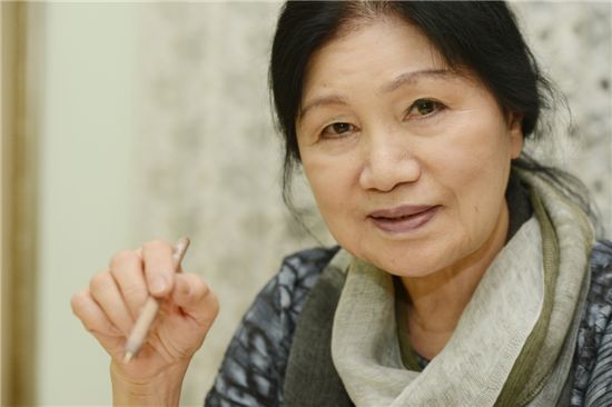 천양희 시인 "절망의 구멍이라도 내일의 희망을 꿈꾸자"