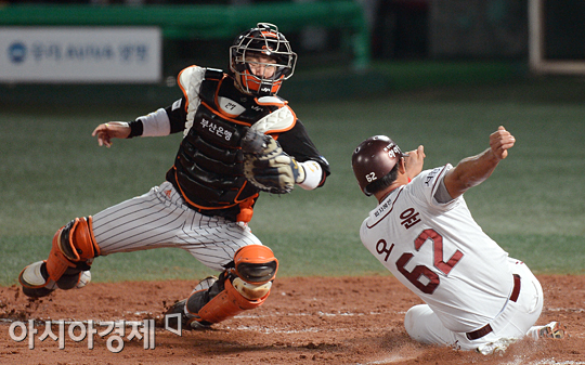 [포토] 홈 밟는 오윤