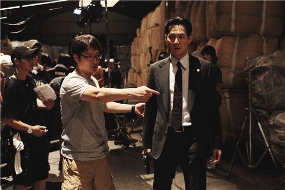 Director Park Hoon-jung (left) give directions to actor Lee Jung-jae (right) during the last shooting of their new film "New World" [translated title], in the set located at Gangwon Province, Korea on September 14, 2012. [NEW]