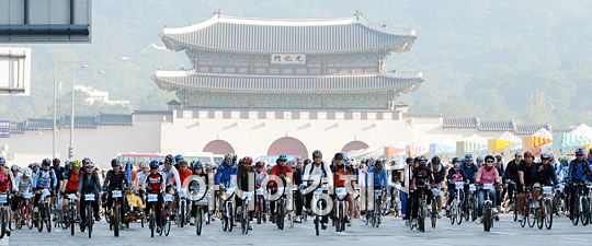[포토] 2012 생활자전거대행진, 출발하는 참가자들