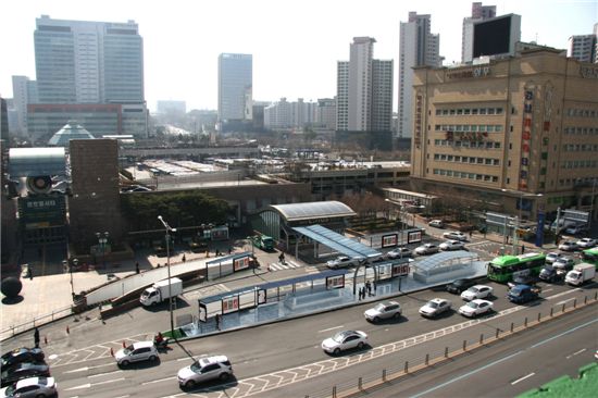 고속버스터미널 호남선 앞 택시,버스 승하차대 설치