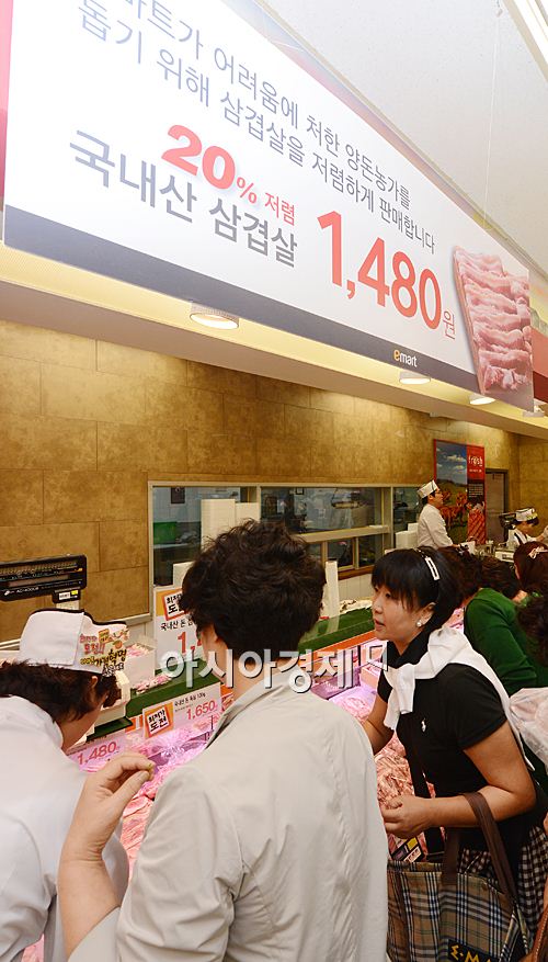 [포토] 이마트, 돼지고기 소비촉진 위해 삼겹살 20% 할인판매