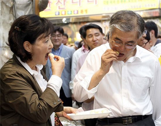 추석맞이 시장 방문한 문재인, 운수대통? 