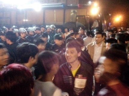 중국 폭스콘서 대규모 시위...아이폰5 영향은?