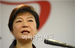朴, 국면타개 위한 외부인사 영입 문제 '고민'