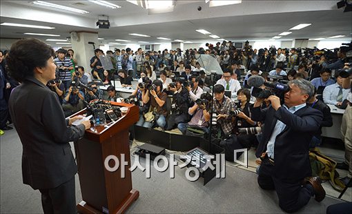 [포토]박근혜 기자회견에 쏠린 관심
