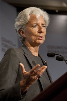 라가르드 "IMF 세계 경제성장 전망 낮출 것"