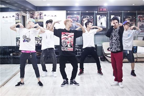 B.A.P members Zelo (left), Dae-hyun (second to left), Bang Yong-guk (third to left), Young-jae (third to right), Him Chan (second to right) and Jong-up (right) practice their moves for Mnet's "One Asia Tour 2012 M!CountDown Smile Thailand" to be held at Bangkok's Rajamangala Stadium in Thailand on October 4, 2012. [CJ E&M]
