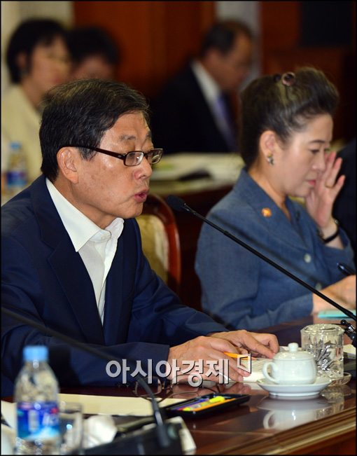 [포토]인사말하는 김황식 총리