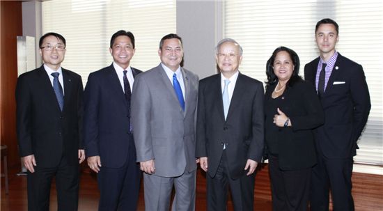 [포토]손경식 대한상의 회장, 美 괌지사와 회동