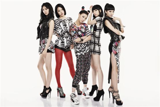 Rookie girl group EXID members pose in the photo for "HIPPITY HOP," dropped on August 13. 2012. [AB Entertainment]