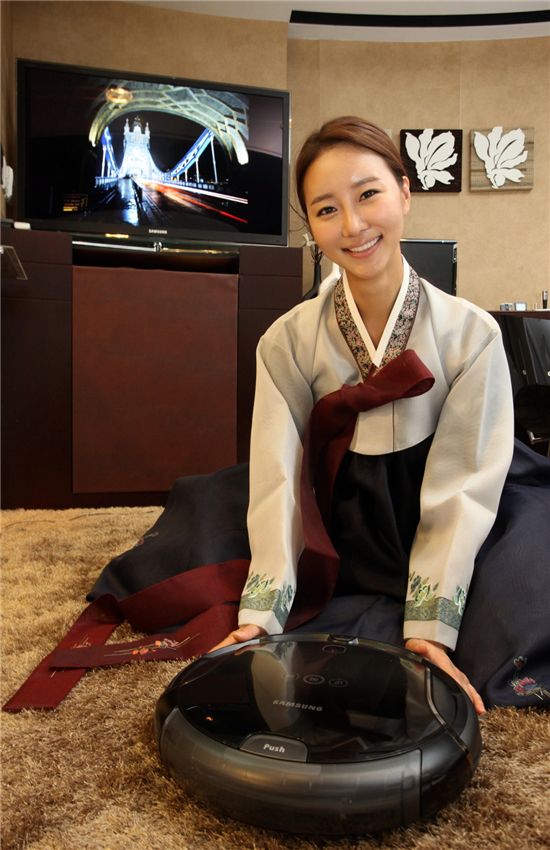 삼성전자, 음성제어 청소로봇 뉴'스마트 탱고' 출시