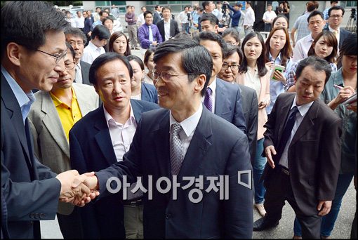 [포토]끝까지 환한 표정인 곽교육감