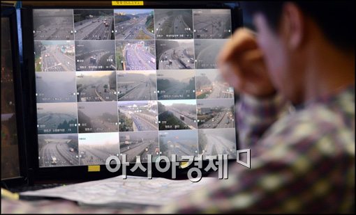 [포토]피곤하지만 추석 교통상황은 우리가