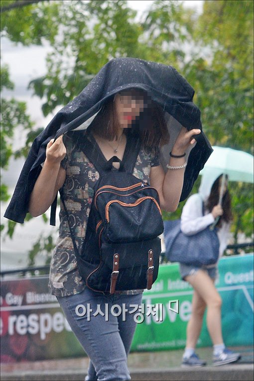 [포토]갑자기 웬 비?