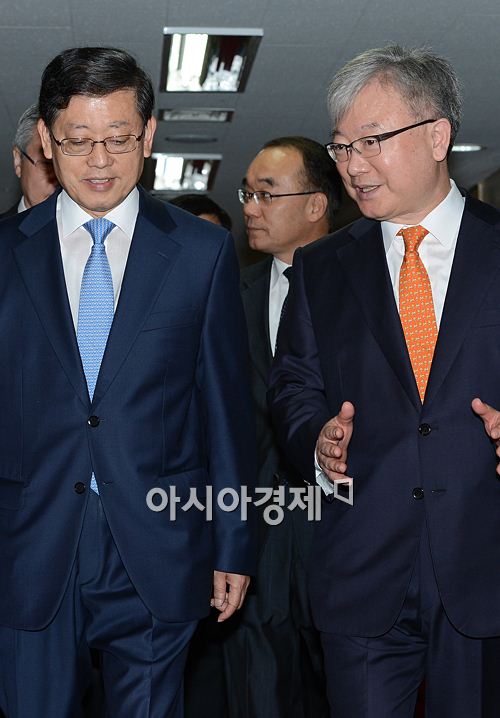 [포토]국무회의 입장하는 김황식 총리와 김석동 금융위원장