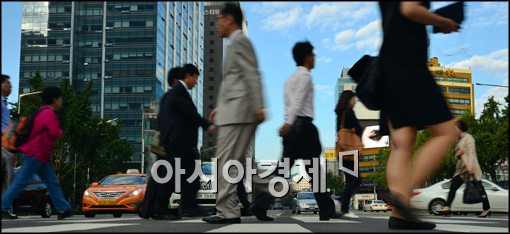 [포토]추석연휴 후 첫 출근 중인 시민들