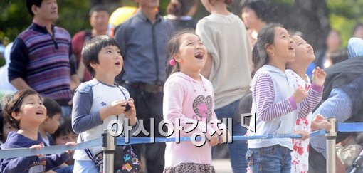 [포토]"우와! 시원하다!"