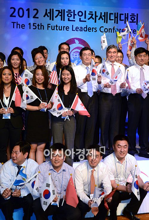 [포토]2012 세계한인차세대대회, 만국기 퍼포먼스