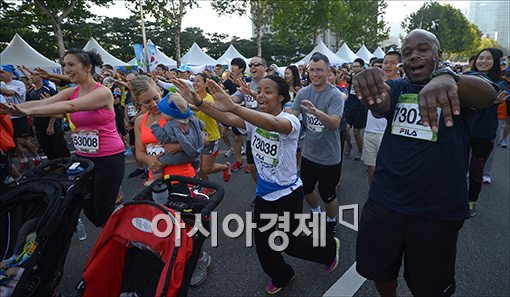 [포토]강남 한복판에서 추는 '말춤'