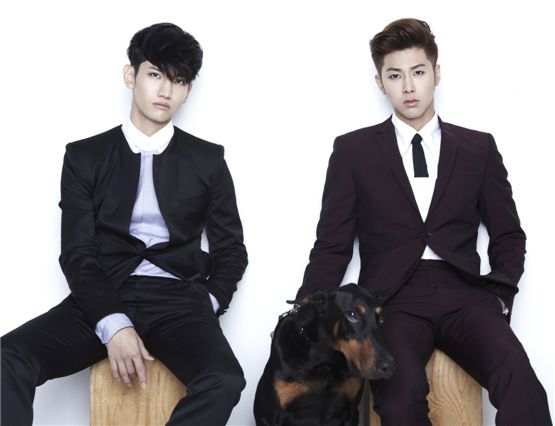 TVXQ! members Max Changmin (left) and U-Know Yunho (right) pose in simple black and wine-colored suits in a photo released for the duo's sixth album "Catch Me," dropped on September 24, 2012. [SM Entertainment]