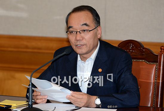 [포토]제3차 재정관리협의회 주재하는 박재완 장관