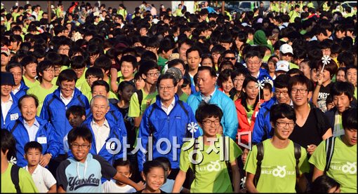 [포토]아이들과 함께하는 김황식 국무총리