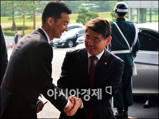 [포토]김재윤 의원, 국방부 국정감사 방문