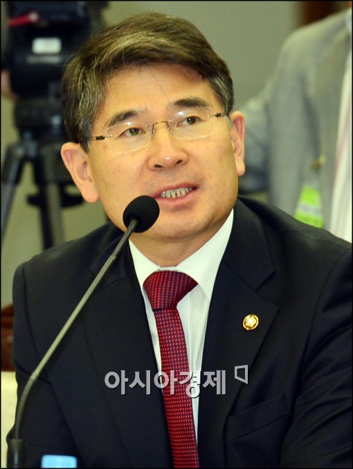 [포토]김재윤 의원 "똑바로 하세요 국방부"