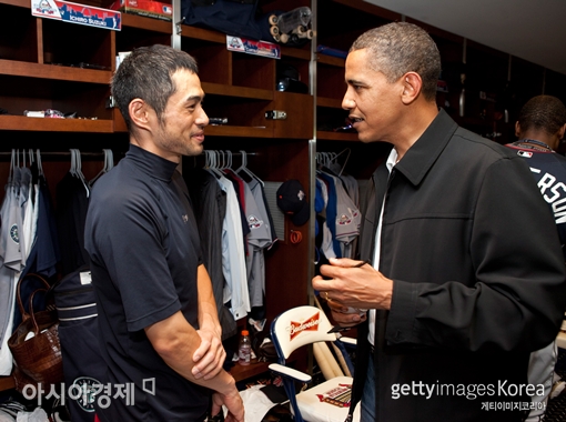 스즈키 이치로(왼쪽)와 버락 오바마 미국 대통령[사진=Getty images/멀티비츠]