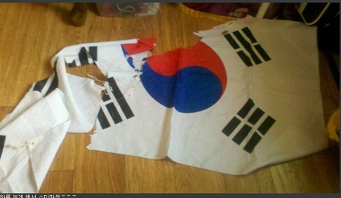 개천절에 태극기 훼손한 중학생…네티즌 비난 폭주