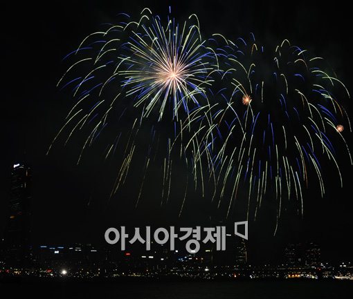 [포토]서울하늘에 쏟아지는 불꽃들