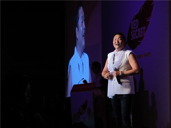 PSY (center) gazes at the crowd after finishing a song during the "2012 LOTTE NIGHT PARTY" held at the Lotte Hotel in Busan, South Korea, on October 6, 2012. [Lee Hye-ji/10Asia]