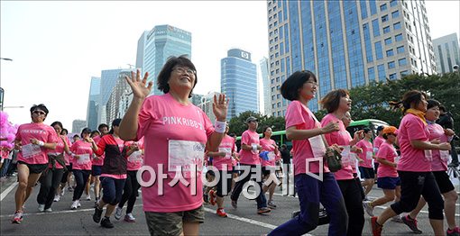 [포토]핑크빛으로 물든 여의도