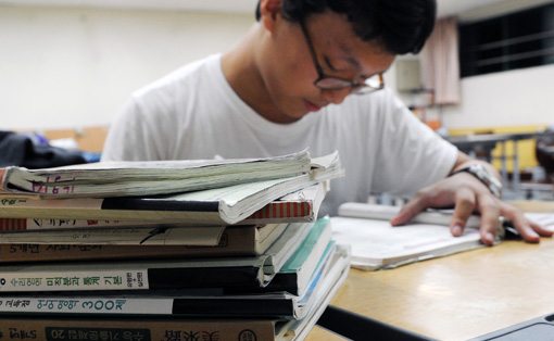 수십년째 불 켜진 교실… 전국 고교 80%는 여전히 '야자' 중