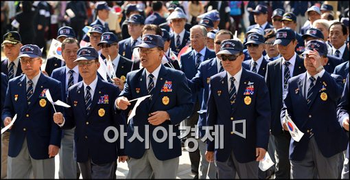 [포토]향군 60주년 퍼레이드 서울광장 개최