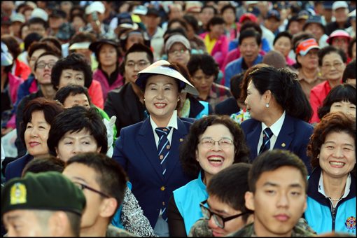 [포토]박근혜 후보에 열광하는 시민들