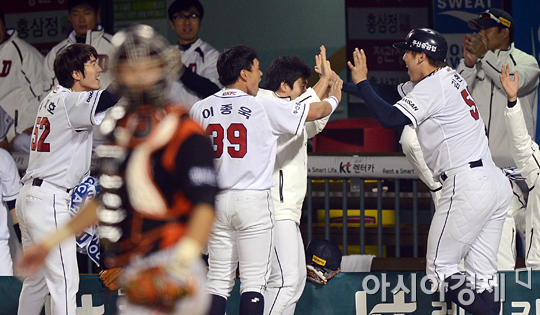 [포토] 두산-롯데 '희비교차'
