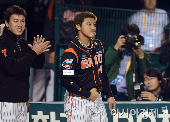 [포토] 턱 내민 홍성흔 '턱돌이 빙의(?)'