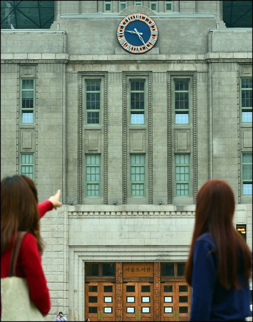 [포토]서울시, 옛 청사 대형 원형시계 가동