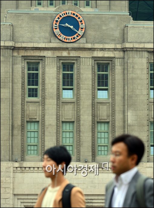 [포토]서울시, 옛 청사에 대형 원형시계 가동