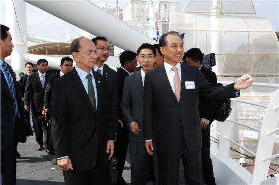 [포토]미얀마 대통령, STX조선해양 진해조선소 방문