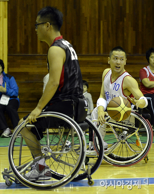 [포토] 휠체어 농구, 오동석 '어디로 패스하지'