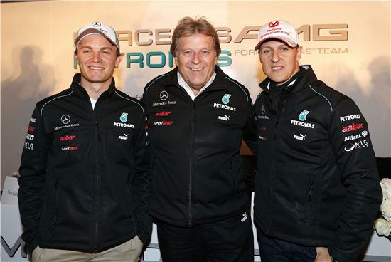 메르세데스 AMG 페트로나스 포뮬러원 팀 왼쪽부터 니코 로즈버그, 노버트 호그, 미하엘 슈마허.